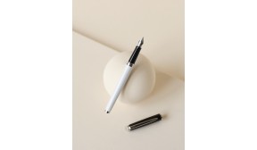 Stylo plume Waterman Hémisphère en métal laqué noir et blanc